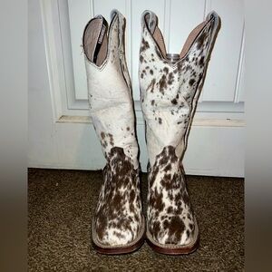 Cowgirl cowhide western boots